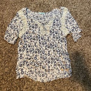 Floral blouse with lace